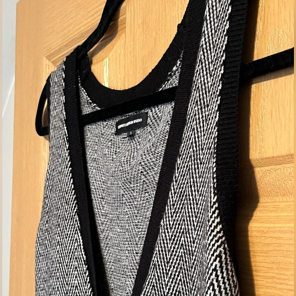 Chevron Knitted V Neck Vest - Picture 8 of 11